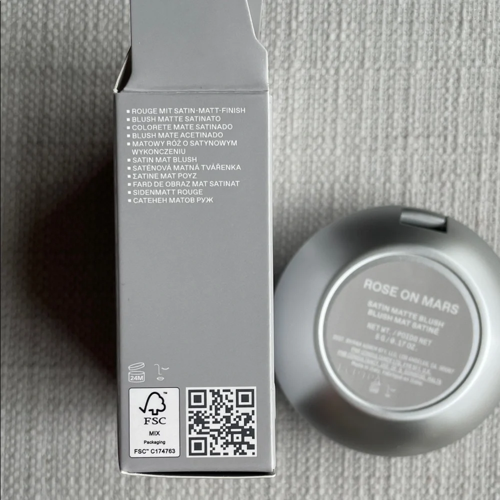 r.e.m. beauty Hypernova Satin Matte Blush - Rose On Mars